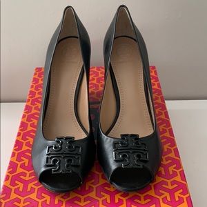 NIB Tory Burch Melinda Wedge 7.5